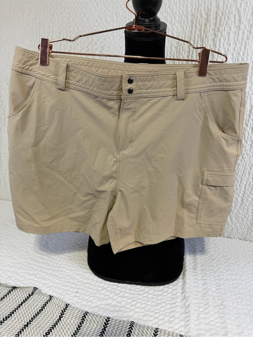 Women’s Cargo Shorts in Khaki – Lightweight Everyday Utility